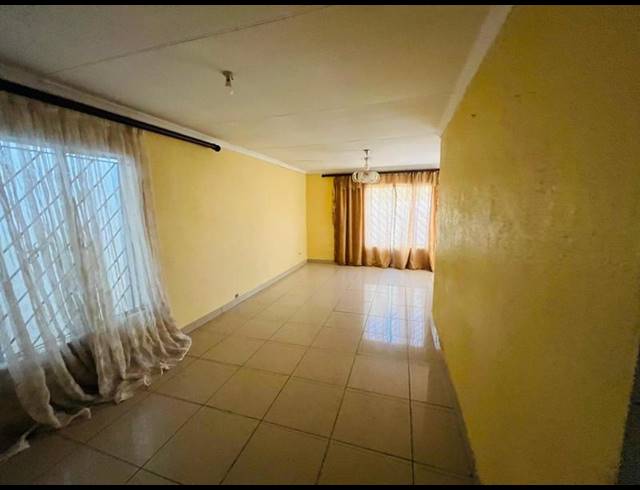 5 BEDROOM HOUSE FOR SALE IN ORMONDE VIEW